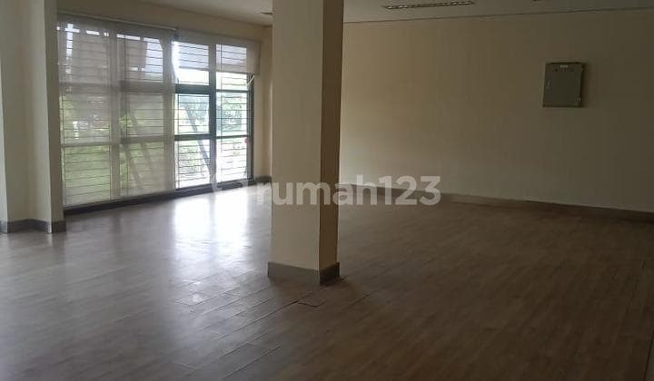 Disewakan Ruko Gandeng Exbank 3 Lantai di Dekat Dewisri Seminyak