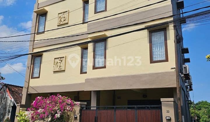 Jual Rumah 4 Lantai dengan 5 Kamar Tidur di Kayu Tulang Canggu