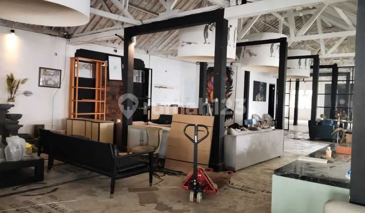 Big Commercial Space For Rent Location Strategic Near Seminyak