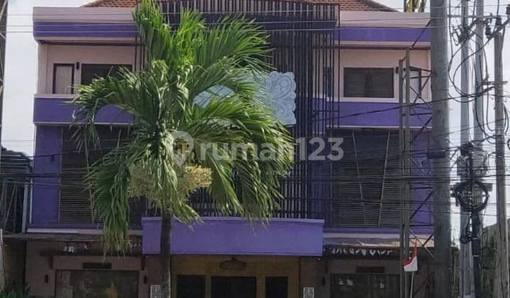 Disewakan Gedung 4 Lantai di Pinggir Jl. Raya Sunsetroad Seminyak
