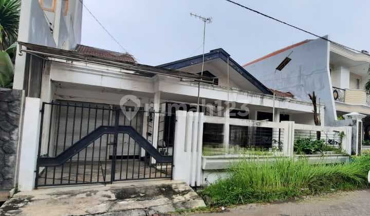 For Sale: Wisma Mukti 1-Story House, Strategic Location