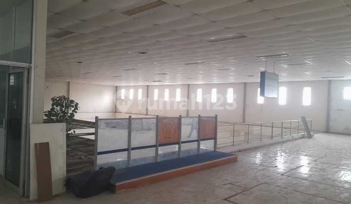 Disewa Bangunan Komersial Raya Manukan Kulon Siap Pakai