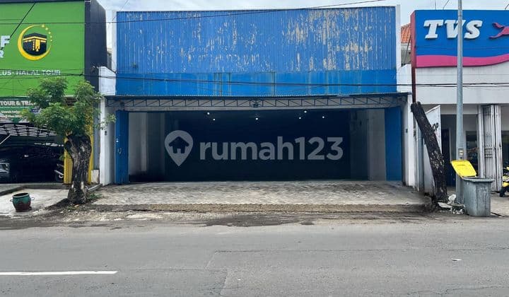 Dijual Murah Bangunan Usaha Eks Showroom Baratajaya