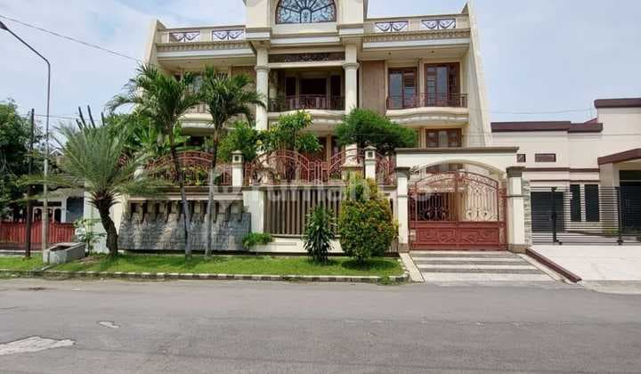 Dijual Rumah Mewah Margorejo Indah 3 Lantai Siap Huni