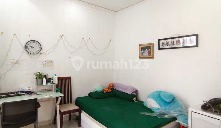 Siap Huni & Lokasi Strategis! Rumah 2,5 Lantai di Kebayoran Bintaro - Bangunan Luas, Surat SHM (Sp 0141)