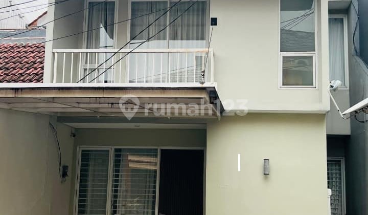 Siap Pakai & Lokasi Strategis! Rumah 2 Lantai di Graha Raya Bintaro - Lingkungan Nyaman (Sp 0050)