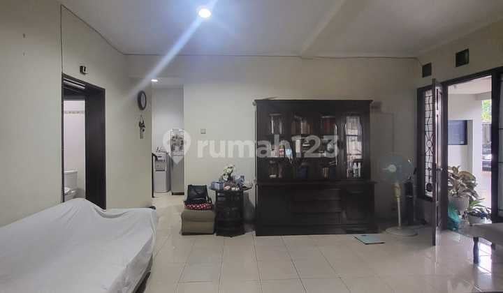 Lokasi Strategis & Tanah Hook! Rumah Cantik 2 Lantai Posisi Hook Siap Huni di Permata Bintaro - Bebas Banjir & SHM (Sp 0490)