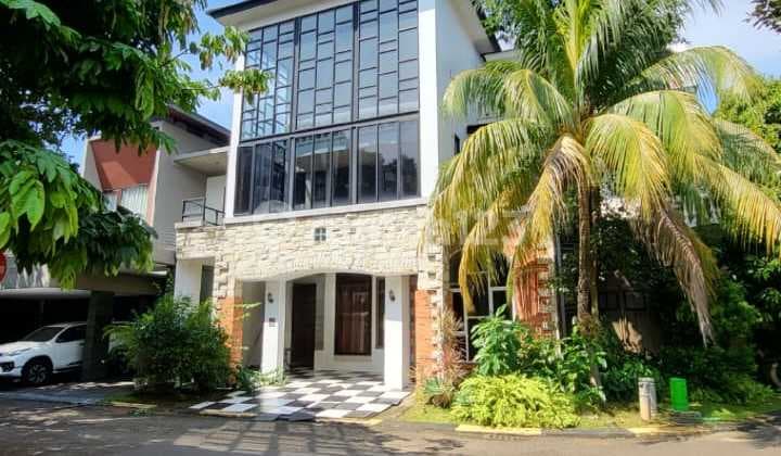 Jarang Ada! Disewakan Rumah Mewah Luas Fully Furnished di Emerald Bintaro (Sp 0313)