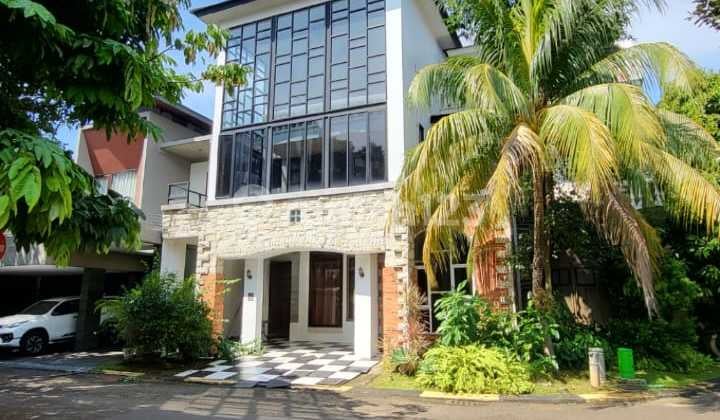 Jarang Ada! Disewakan Rumah Mewah Luas Fully Furnished di Emerald Bintaro (Sp 0313)