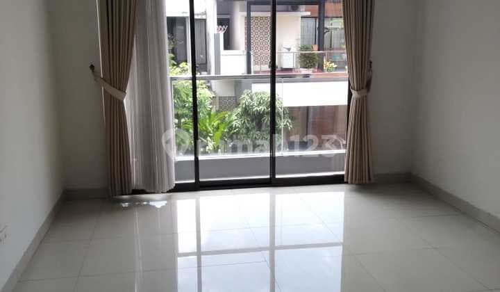 Ready to Occupancy & Strategic Location! 2-Story House in Discovery Bintaro - Mini Garden, Full Facilities & Deed Already SHM (Certificate of Land Ownership) (Sp 0161)