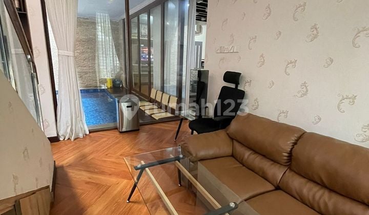 Siap Huni & Lokasi Strategis! Rumah 2 Lantai di Discovery Bintaro - Private Pool, Semi Furnished & Legalitas SHM (Sp 0208)