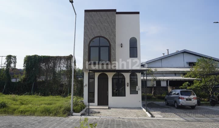 Rumah Modern Murah Strategis Lantai 2 Gresik Dekat dengan Surabaya Kota