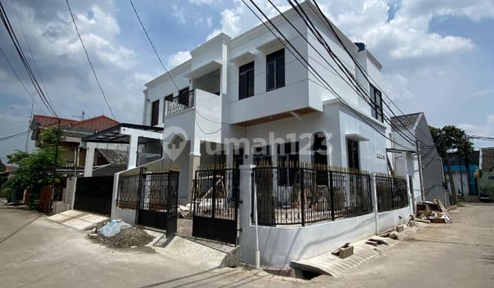 Rumah Hook Baru Dalam Komplek Strategis di Jatiwaringin Pondok Gede Bekasi