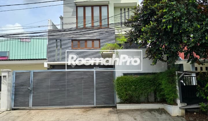 Rumah Second Samping Jalan Besar di Balai Pustaka Rawamangun Jakarta Timur