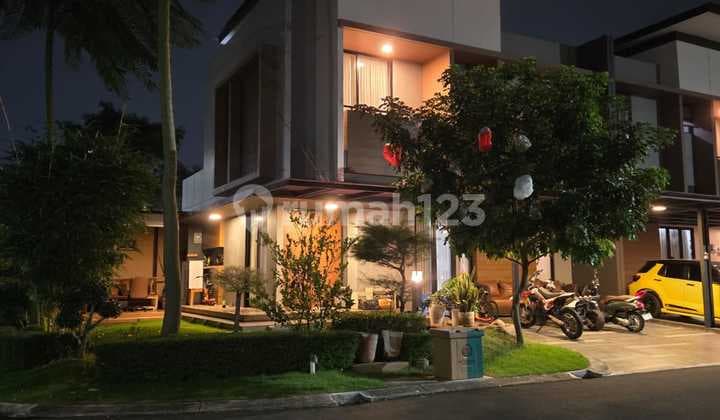 Luxury Premium House in Hook Position within an Elite Cluster in Sumareccon, North Bekasi