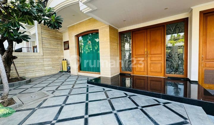 Sewa Rumah Mewah Graha Famili & Full Furnished