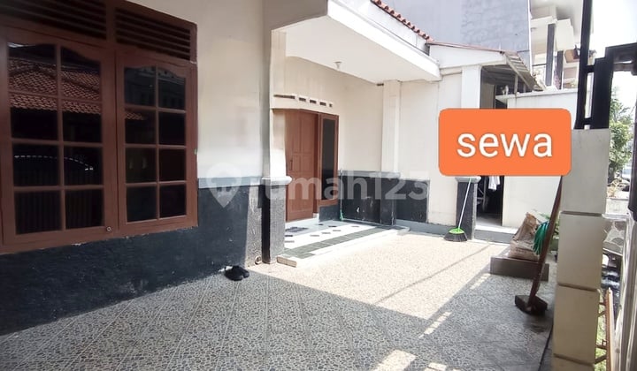 Rumah 3 Kamar Tidur, Strategis di Rawamangun, Dekat Kemana-Mana