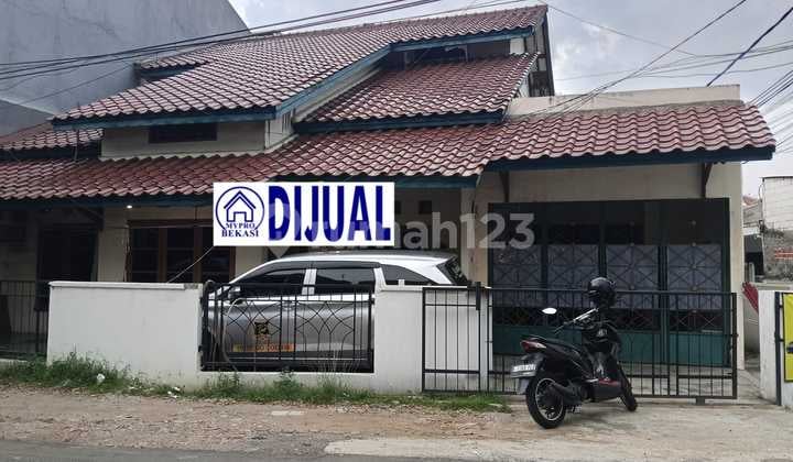 Hook House Suitable for Business in Perumnas 2 Bekasi