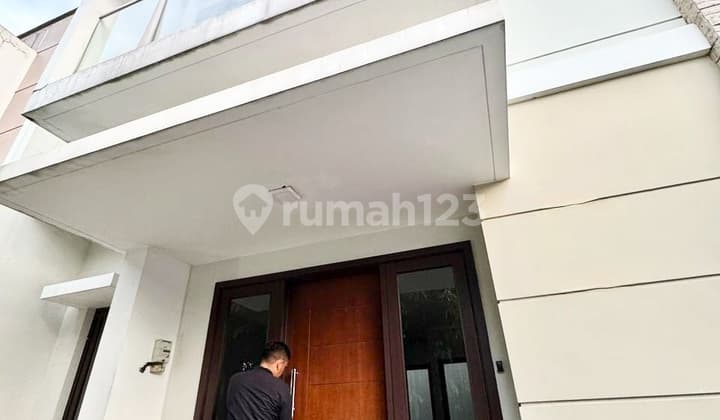 Murah Rumah Modern 4 Br 2 Lantai Dalam Cluster Summarecon Bekasi