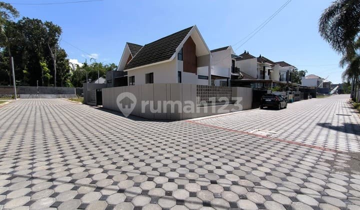 Rumah Baru Modern di Dekat Kampus Uii Sleman