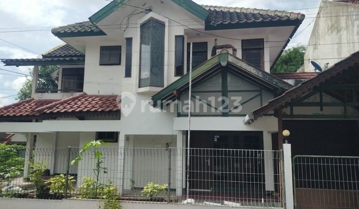 Disewakan Rumah Tinggal 2 Lantai Strategis di Perum, Ringroad Utara.