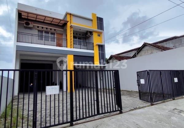 Ruko 2 Lantai & Gedung di Dekat Stpn Gamping, Sleman