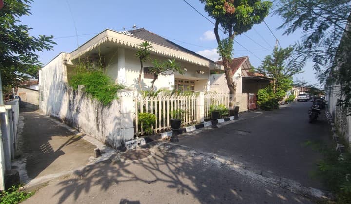 Investment Opportunity: Classic Residence Ready to Be Transformed into an Exclusive Homestay in the Yogyakarta Palace Area