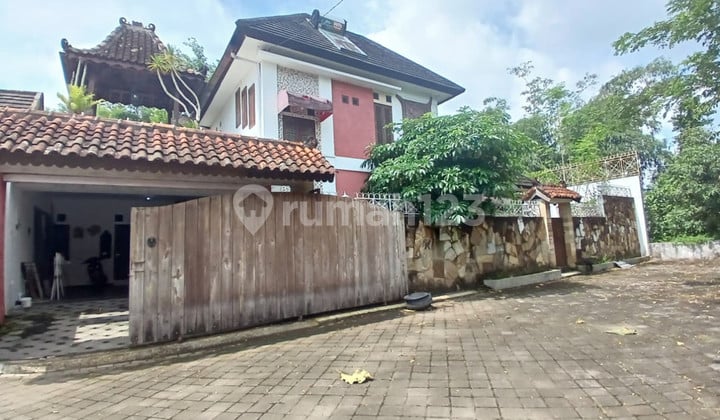 Luxurious 2-Story House in an Exclusive & Strategic Residential Complex, Maguwoharjo, Depok, Sleman