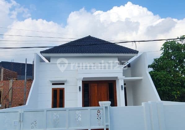 Luxury House with Large Land in a Location Near Unila Campus
