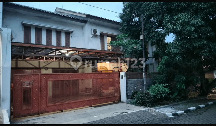 Dijual Rumah 2 Lantai, Luas 450M2, Siap Huni, 4+1 Kamar Tidur, SHM, bisa KPR, di Kawasan Elit Old Money Jakarta Selatan