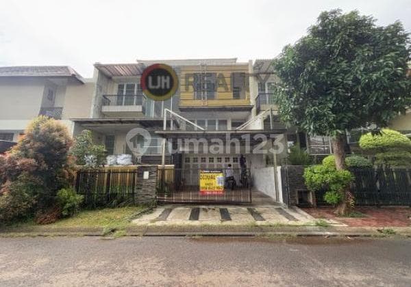 Rumah Grand Wisata 3,5 Lantai, 5+1 Kamar Tidur, Luas Tanah 240M2, di Boulevard, 200M Dari Mall Living World, Akses Langsung Tol Tambun Grand Wisata Bekasi