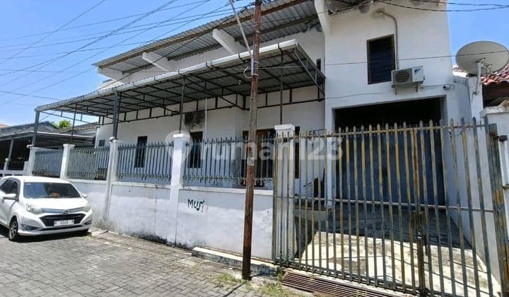 Ruang Usaha Tengah Kota.