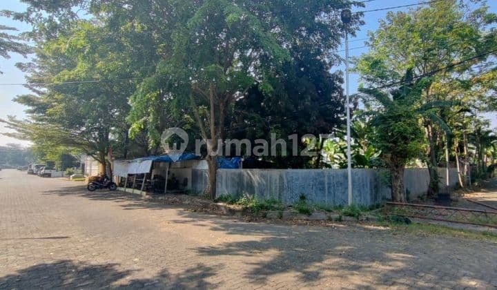 Tanah Di Lokasi Strategis. Dijual.dibawah Harga Njop. Posisi Hook. Jalan Lebar. Akses Mudah Kemana Mana.