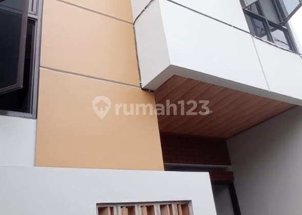 Rumah Murah Minimalis 2-3 Lantai SHM Bebas Banjir 1 KM ke Unj