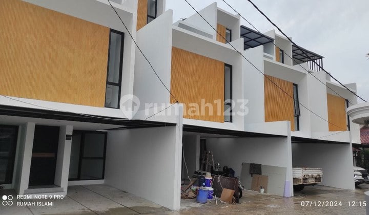 Rumah 3 Lantai Bebas Banjir Dekat Tol & Stasiun di Bintara Jaya