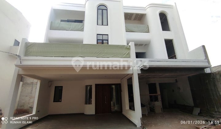 Rumah 2 Lantai + Rooftop SHM Strategis Akses Legadi Pondok Kelapa