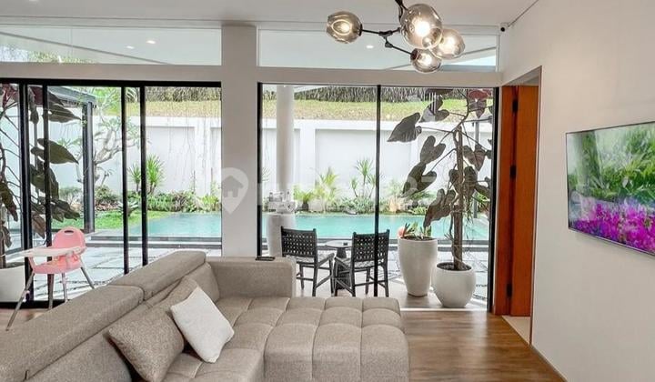 Dijual Rumah Villa Super Mewah Full Furnished Siap Huni Lokasi di Resort Dago Pakar Bandung