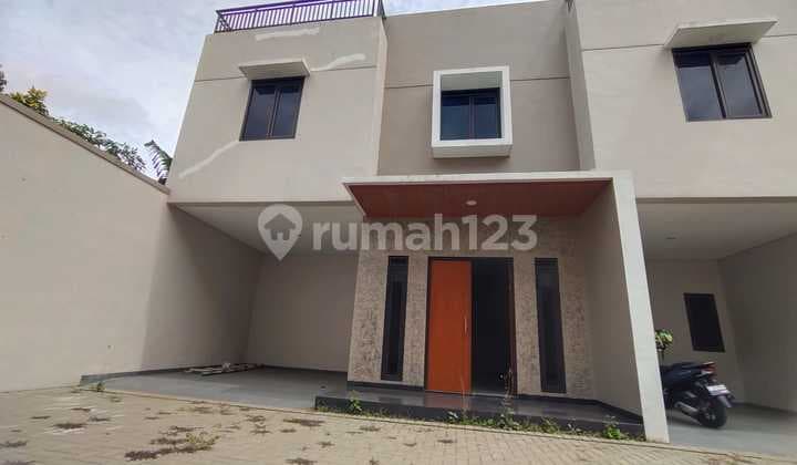 Dijual Rumah Siap Huni Town House Dalam Lokasi di Komplek Bukit Sariwangi Bandung