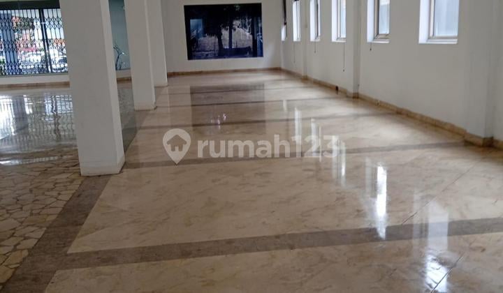 Disewakan Gedung 4 Lantai Nyaman Siap Pakai Lokasi Strategis di Sukajadi Bandung