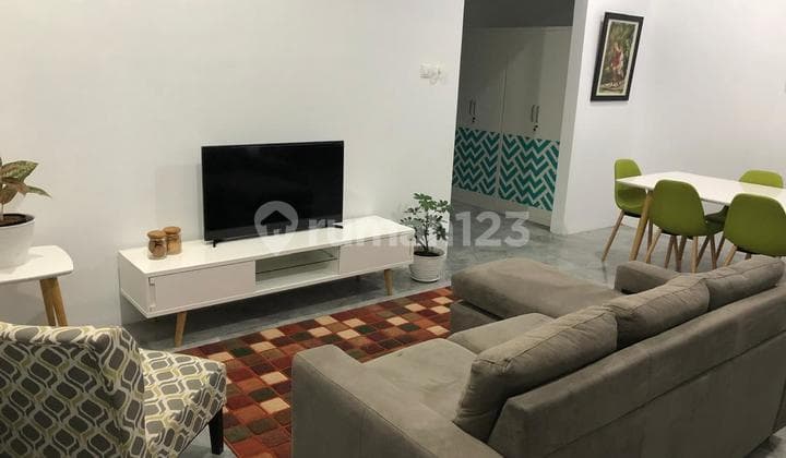 Dijual Rumah 2 Lantai Cantik dan Terawat Siap Huni Minimalis Lokasi di Sayap Setraduta Bandung