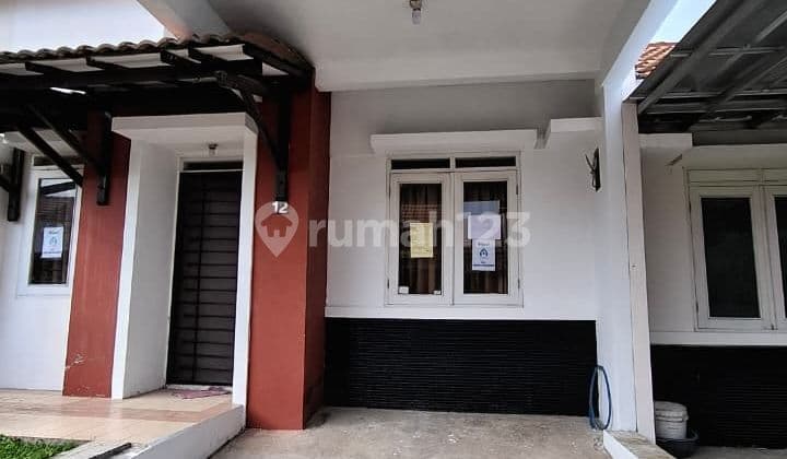 For Rent Comfortable and Green House Ready to Occupy Location in Kota Baru Parahyangan, Tatar Banyak Sumba, Bandung