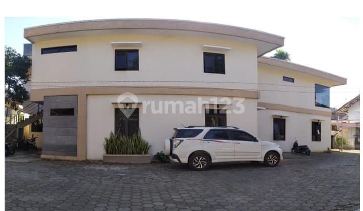 Dijual Rumah + Kost2an Nyaman Siap Huni Lokasi di Cipedes Bandung