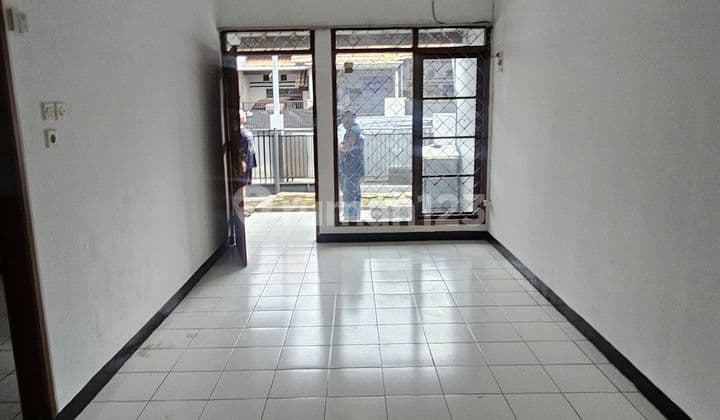 Disewakan Rumah Nyaman Siap Huni Lokasi Strategis di Taman Kopo Indah 3 Bandung
