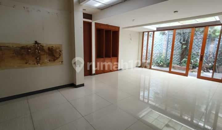 Dijual Rumah 2 Lantai Siap Huni Nyaman Terawat Lokasi di Jl Lombok Bandung