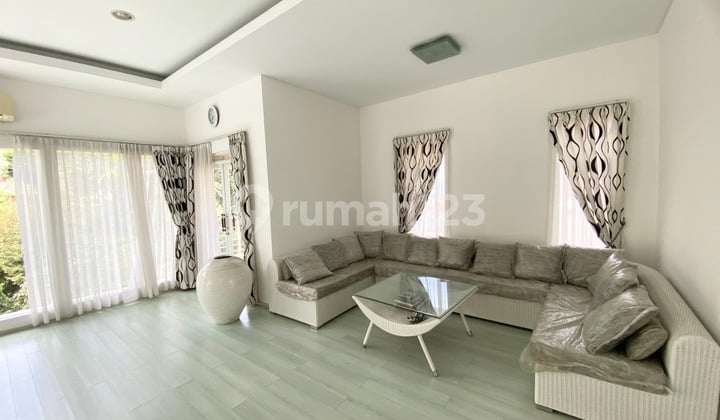 Dijual Rumah 3 Lantai Modern Lou Siap Huni Lokasi di Dago Resort Spring Hill Bandung