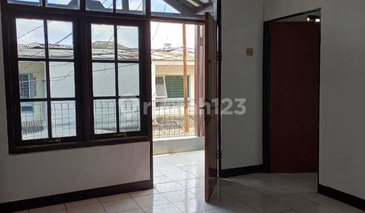 Minimalist, Simple and Comfortable Residence for Rent, Price Negotiable, Strategically Located in Pasteur Mahmud, Bandung.