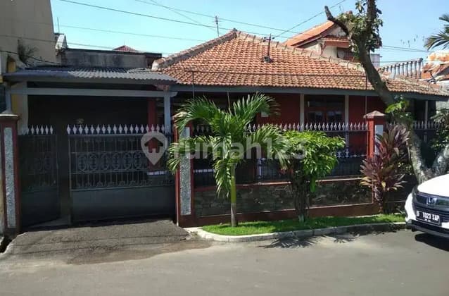 For Sale Comfortable Well-Maintained Safe Ready-to-Occupy House Located in Pharmindo Complex, South Cimahi, Bandung