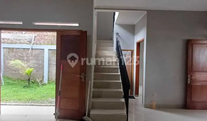 Disewakan Rumah 2 Lantai Nyaman Siap Huni Lokasi di Komplek Perumahan Cimahi Utara Dekat Pemkot dan Alun Alun Cimahi