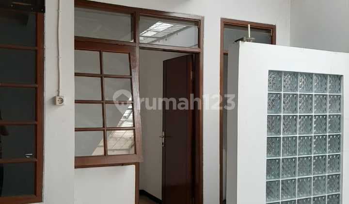 Disewa Rumah 1,5 Lantai Siap Huni Lokasi Strategis di Batununggal Bandung