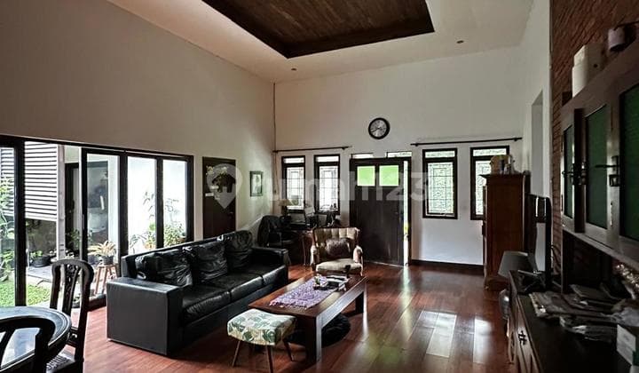 Dijual Hunian 2 Lantai Super Nyaman dan Terawat Harga Masih bisa Nego Lokasi Strategis di Cigadung Bandung Utara